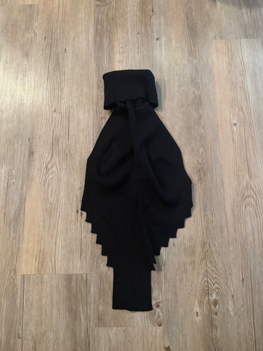 Hot Miami Styles Black Ribbed Halter Scallop-Edge Top